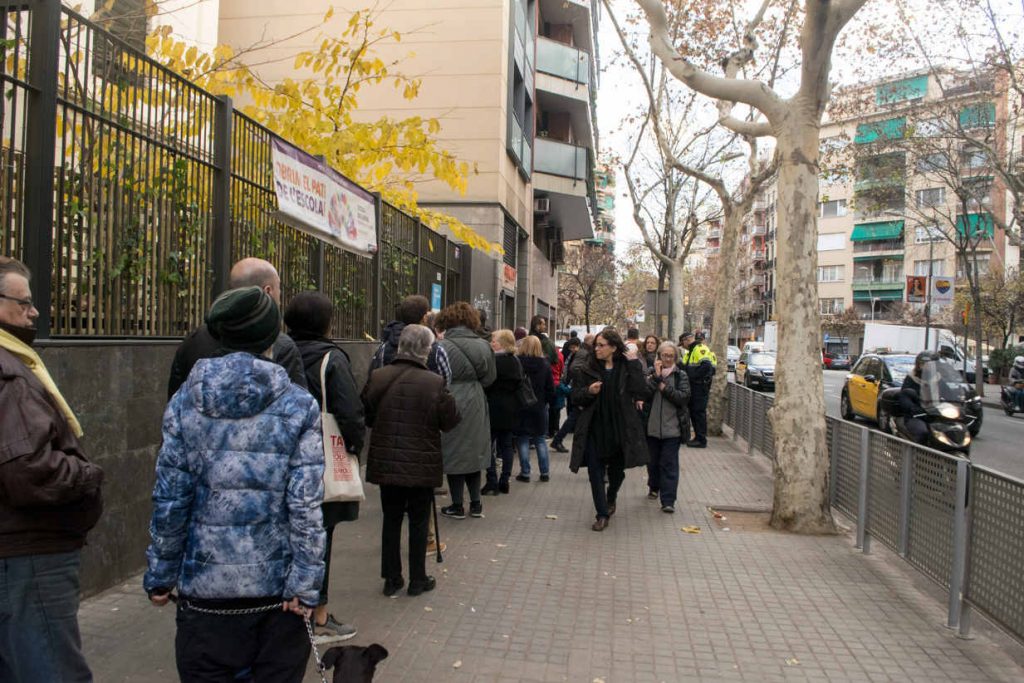 Citizens of Catalonia line-up to vote for their regional government. Photo by: Evan McCaffrey