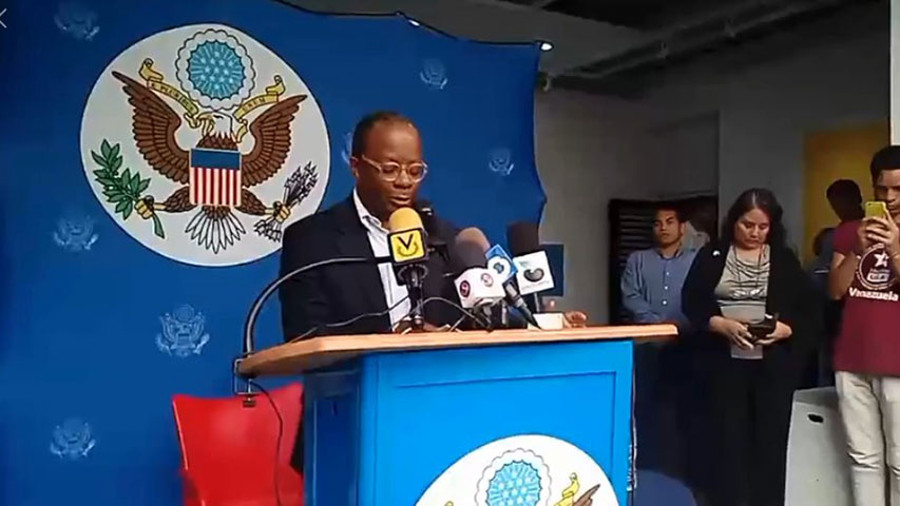 US Ambassador, Todd Robinson, press talk after being given 48h to leave the country. Merida, Venezuela.