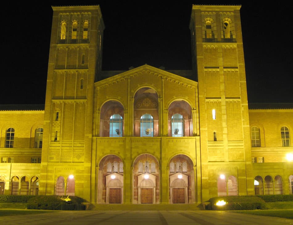 Royce Hall at night, Los Angeles, USA. Photo by: Geographer.