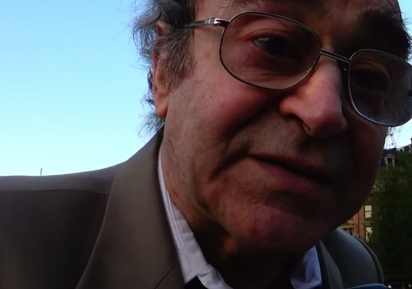 Alberto Portugueis interview about demilitarization. Image by: ViaNews.