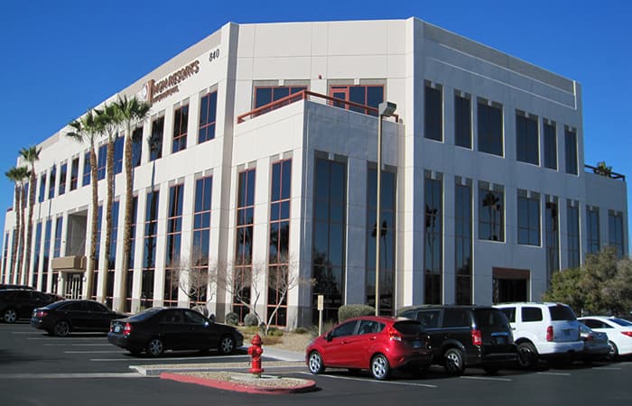 MGM Resorts  And 4 Other Stocks Have High Sales Growth And An Above 3% Return on Equity