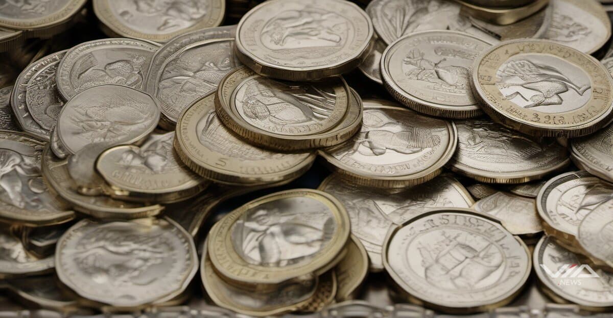 Sterling Under Global Pressure as GBP/USD Targets $1.30 Breakdown