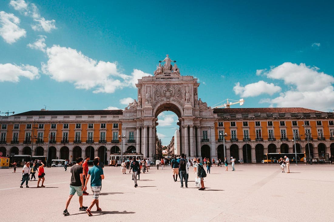 Praça do Comércio, Lisbon, Portugal (Photo by 🇨🇭 Claudio Schwarz - @purzlbaum on Unsplash)