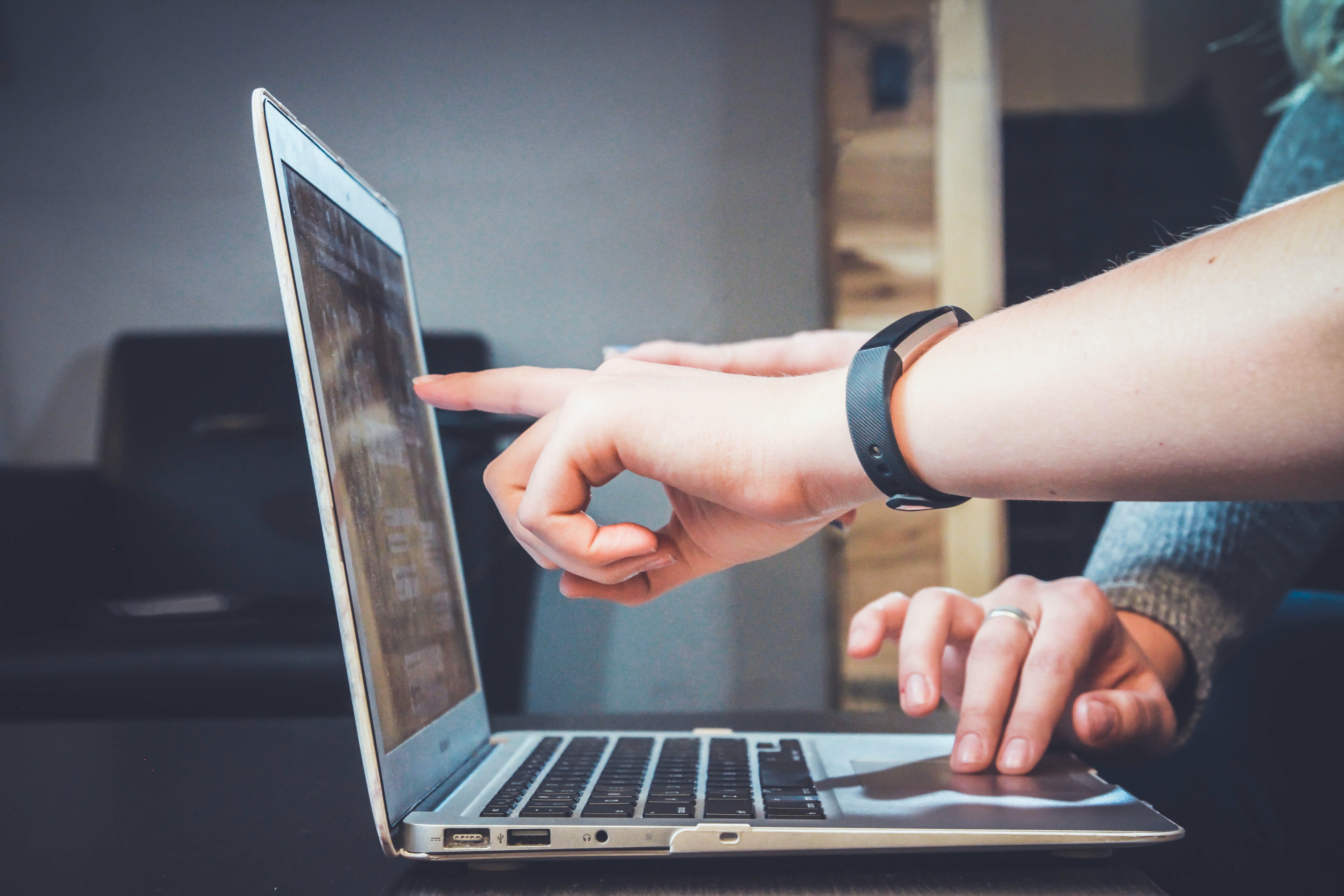 Rob Kramer, co-founder and CEO at eParkio, says mentors can help startup founders survive the COVID-19 pandemic. (Photo by John Schnobrich on Unsplash)