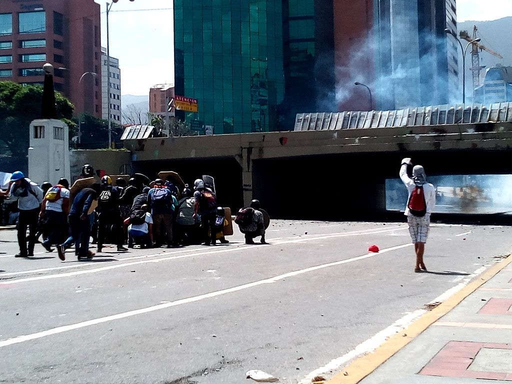 Police clashes at Puente de Las Mercedes. 2017. Photo by: Jamez42.
