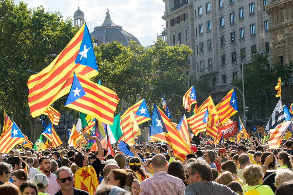 Crowd in Barcelona supporting the split by Catalonia from Spain. Photo by: Evan McCaffrey.
