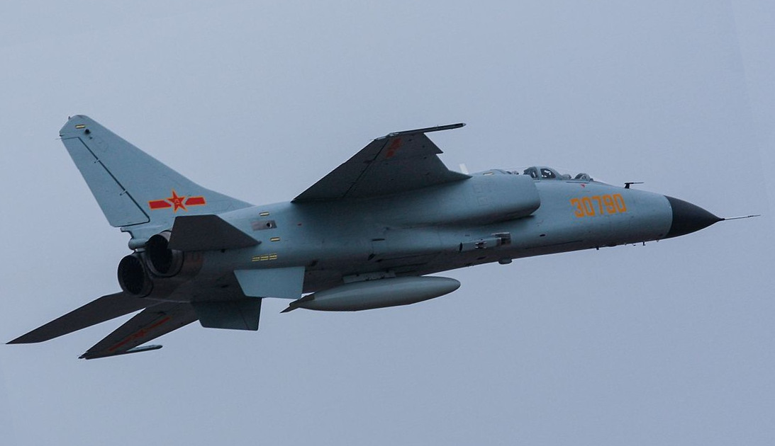 Xian JH-7 fighter bomber aircraft. Photo by Alert5.