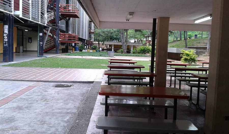 Empty Education. Caracas Central University. Photo by: Waraira repano & Guaicai puro.