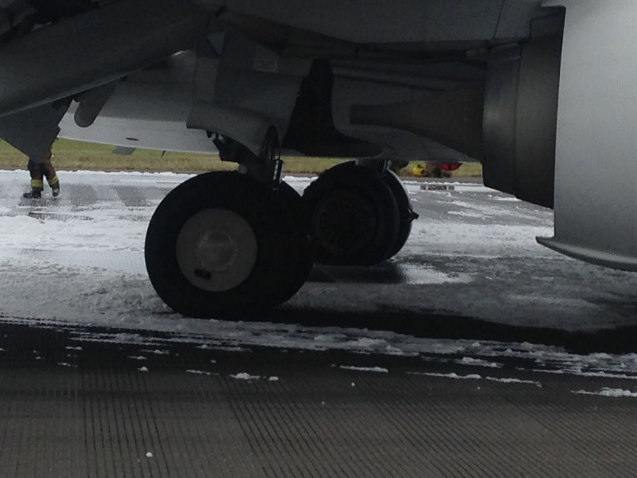 Wheels of the D86241 Norwegian Air airplane at Birmingham Airport. Photo by: Via News.