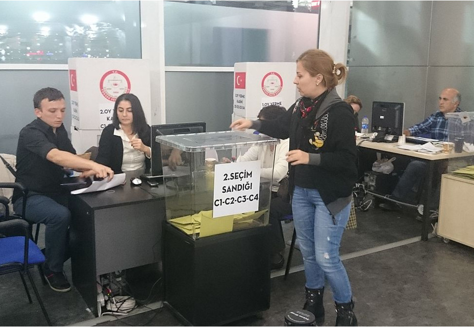 Airport ballot box in Ataturk, Turkey. Photo by: Sakhalinio.