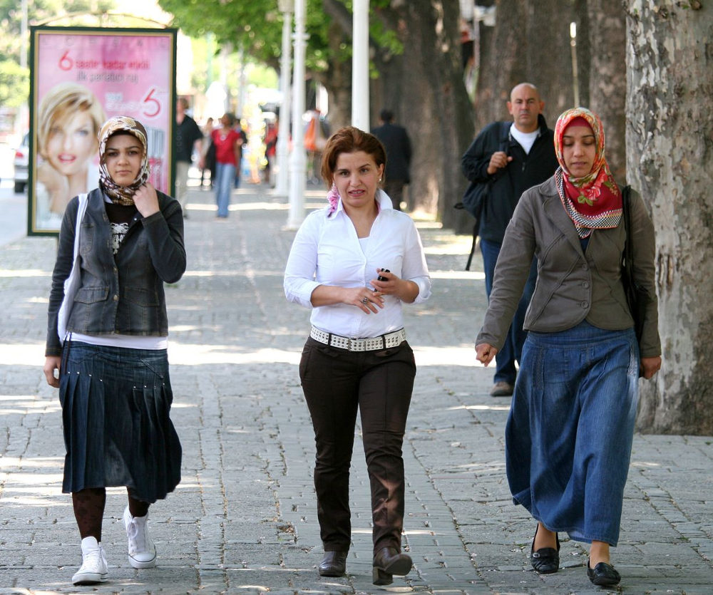 Women in Turkey. Photo by: Shahram Sharif.