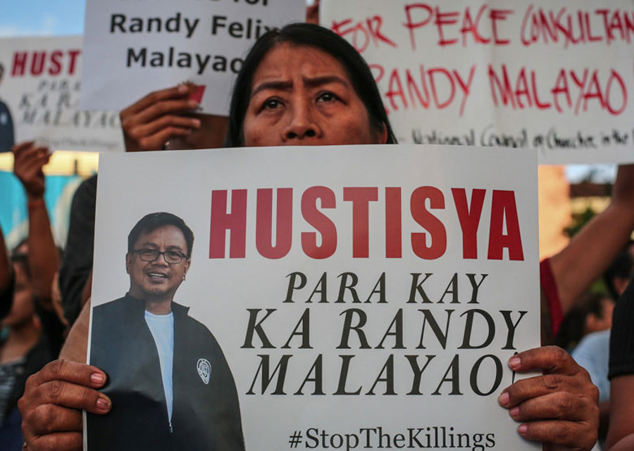 Activists protesting against the killing of Randy Malayao. Photo by: ABS-CBN.