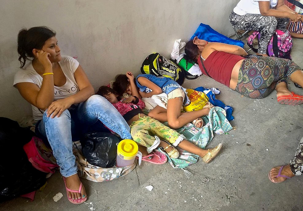 Venezuelan refugees sleeping on the streets of Cucuta (Colombia). Photo by: Provea.
