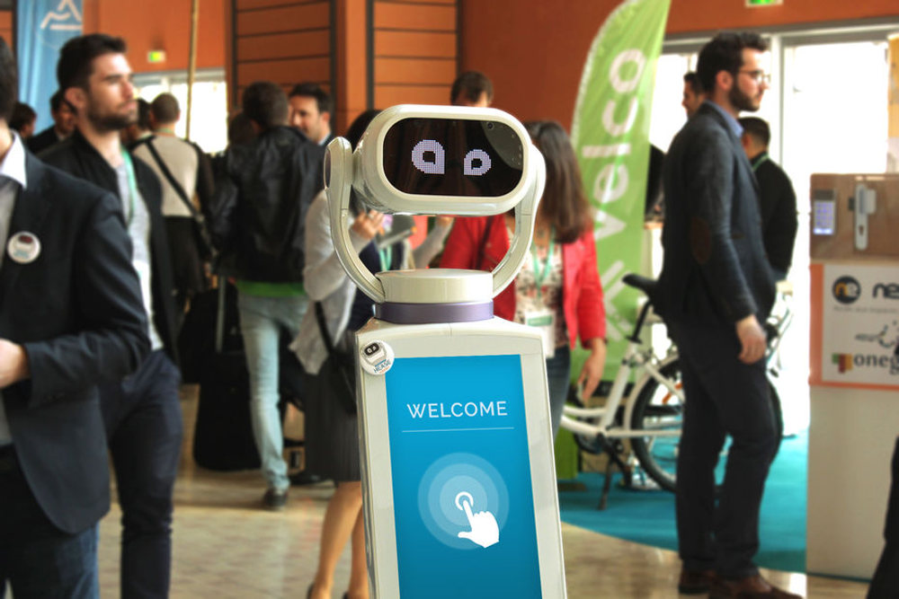 The Heasy robot has been designed as a smart home terminal, able to educate customers and move alone in space. Photo by: LSA.
