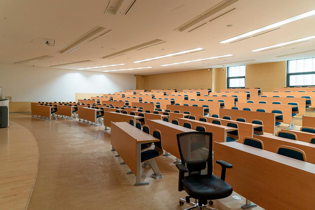 An empty classroom at the University of Seoul, South Korea (Photo by Changbok Ko on Unsplash) 