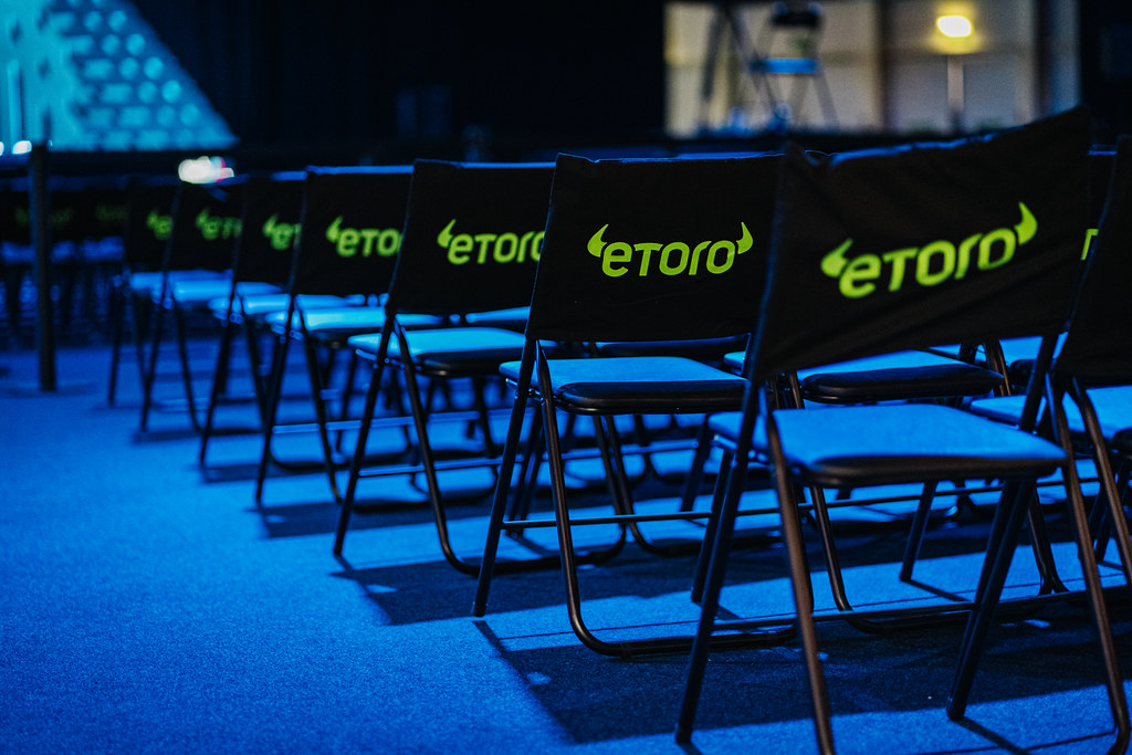 eToro empty chairs
